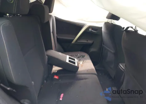 2015 Toyota Rav4 Xle z USA, uszkodzony, nr VIN JTMRFREV9FD146574